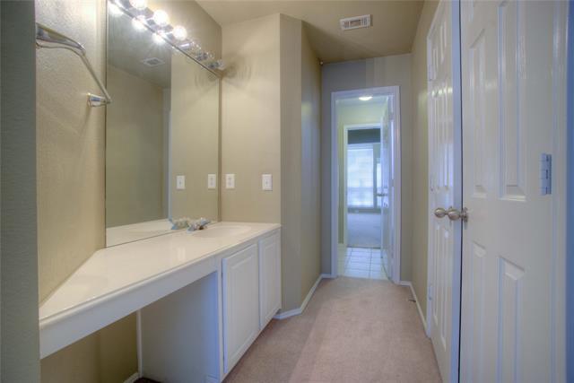 Building Photo - 11161 Balcones Dr