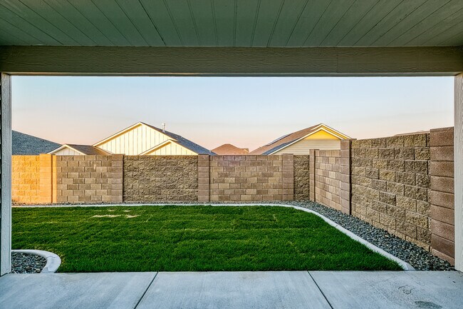 Building Photo - 2593 Sunray Ave