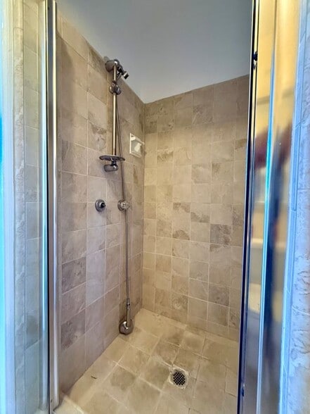 Building Photo - 1369 Norton Ave