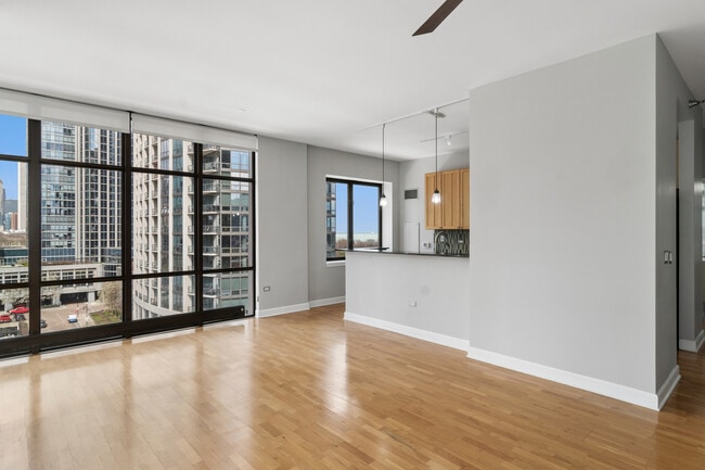 Building Photo - 1322 S Prairie Ave