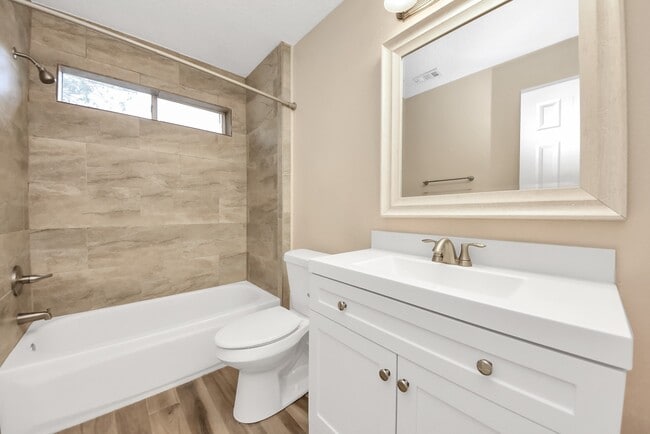 Building Photo - 1702 Park Ridge Dr