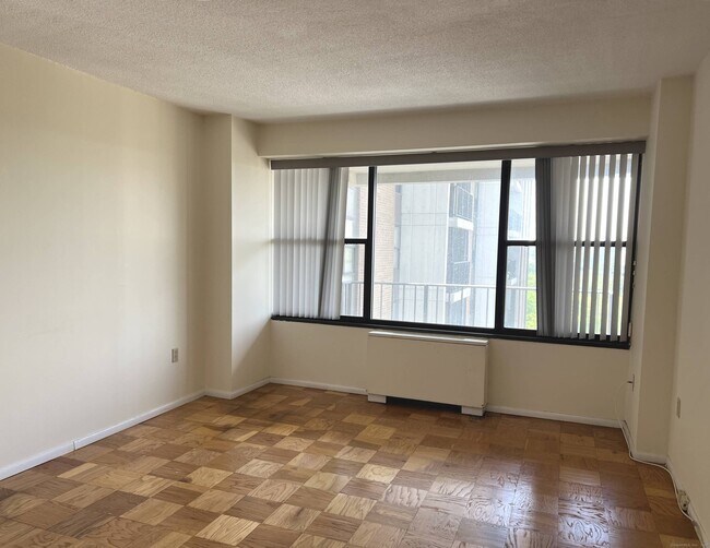 Building Photo - 44 Strawberry Hill Ave