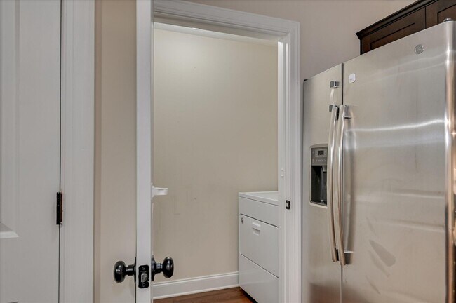 Building Photo - 733 Leela Ct