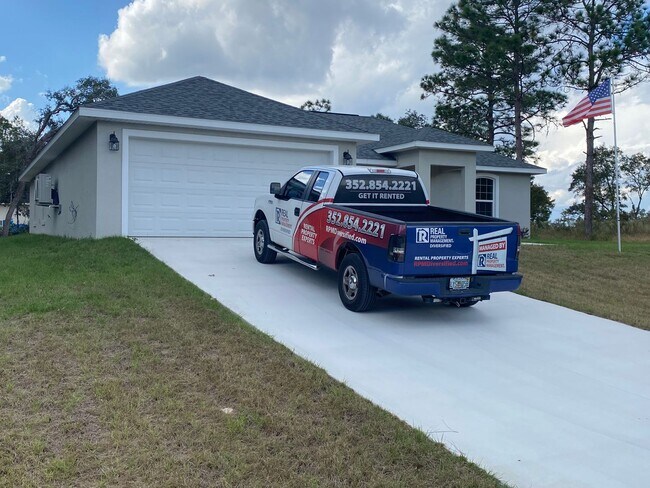Building Photo - Custom Home - Desirable SW Ocala neighborhood 3/2/2 ** Wont Last**