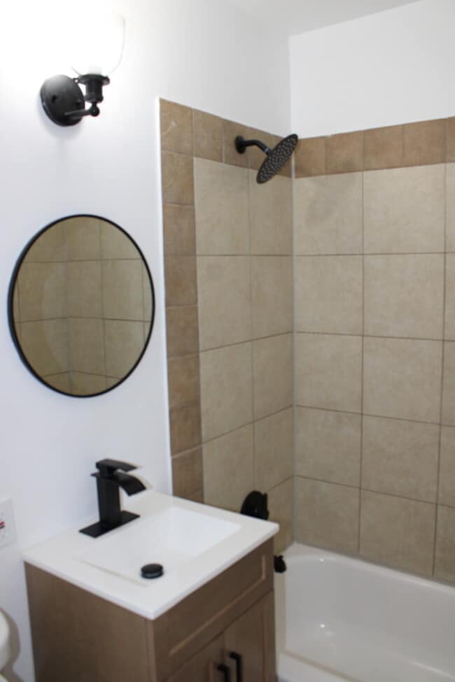 Building Photo - Cozy 2-bedroom, 1 full bath with vanity home located in Kansas City, MO