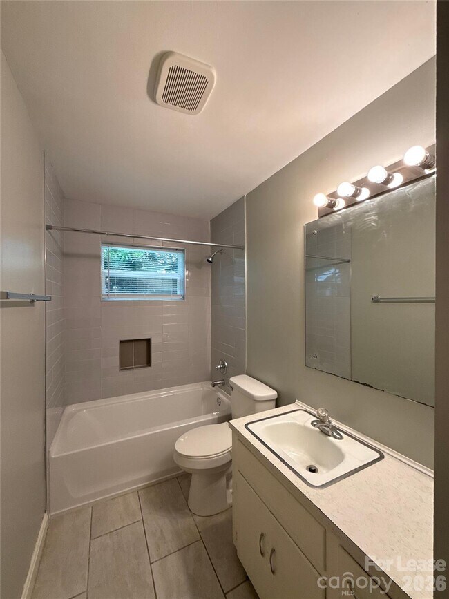 Building Photo - 4434 Brooktree Dr