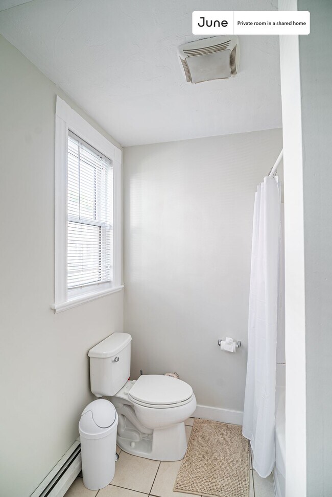 Building Photo - Room in Shared 6 bed/2 bath home