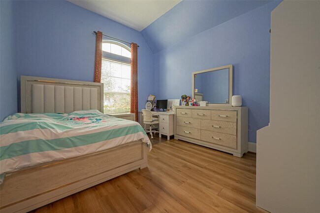 Building Photo - 25618 British Pine court