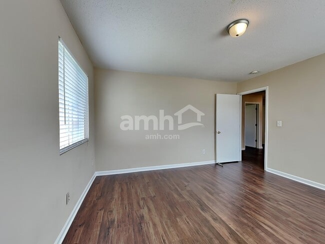 Building Photo - 819 Caledon Dr