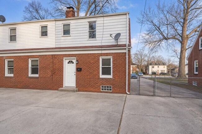Building Photo - 18434 Kelly Rd