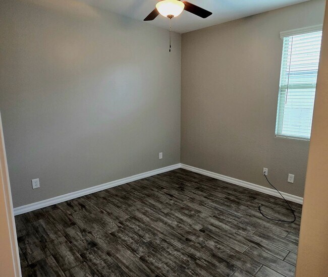 Building Photo - UPGRADED LIKE-NEW 3-BEDROOM WITH COMMUNITY POOL