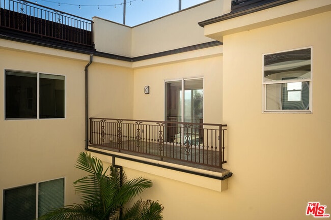 Building Photo - 632 Kings Rd