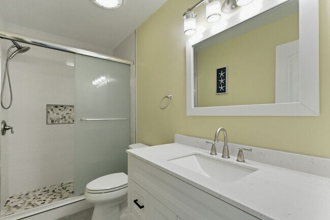 Building Photo - 2 Wood Thrush Ct