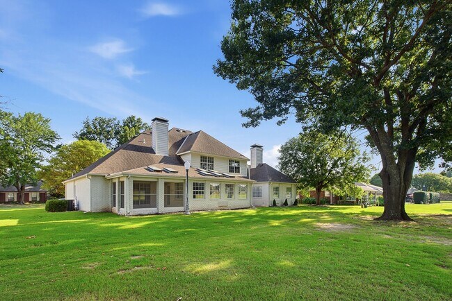Building Photo - 408 W Fairway Ct
