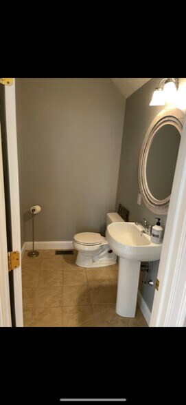 Building Photo - 73 Zain Cir