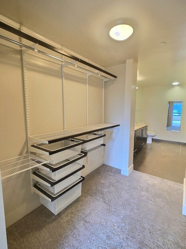 Building Photo - Fantastic 2 Bedroom/2 Bathroom Condo For R...