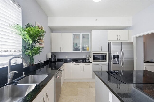 Building Photo - 832 N Victoria Park Rd