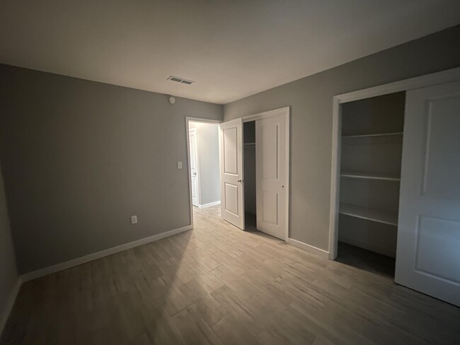 Building Photo - 419 Primrose Cir