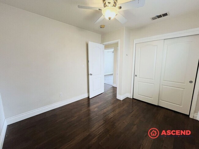 Building Photo - Beautiful NW Bakersfield Home | Cul-de-Sac Living + Solar