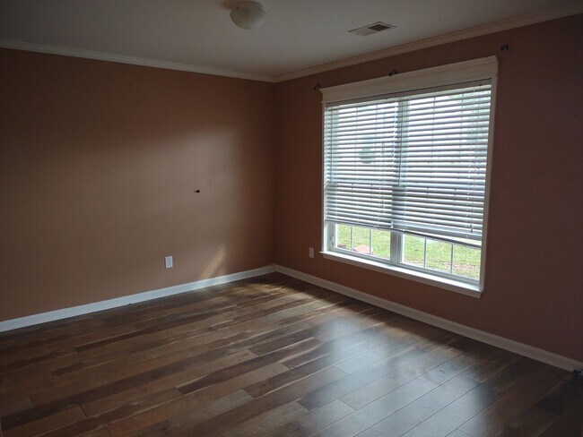 Building Photo - Outstanding Four Bedroom Home Approximately Ten Minutes Away from Ft. Jackson!