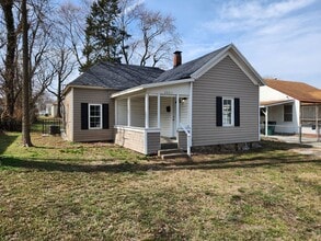 Building Photo - Spacious 1-Bedroom, 1-Bathroom Home AVAILABLE NOW!!