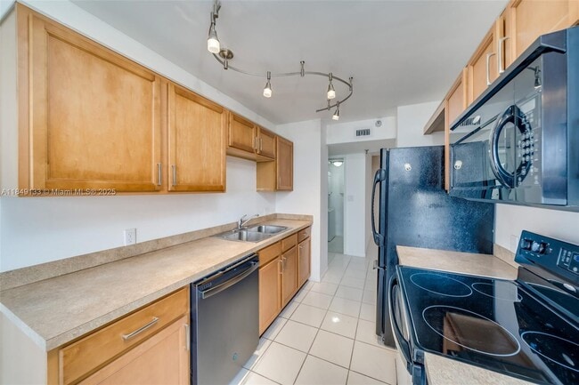 Building Photo - 1500 N Ocean Blvd