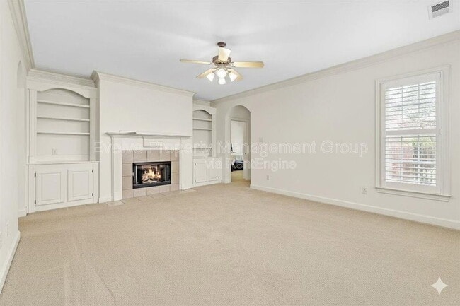 Building Photo - 7520 Crystal Lake Dr