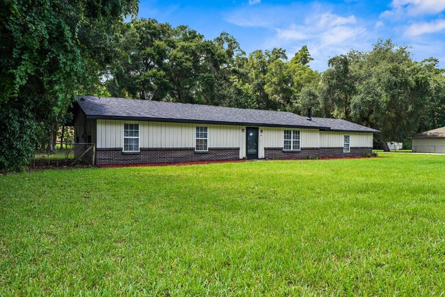 Building Photo - Spacious 3-bedroom, 2-bath home