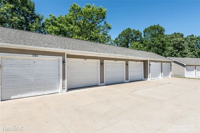 Building Photo - 1381 Millbrook Trail