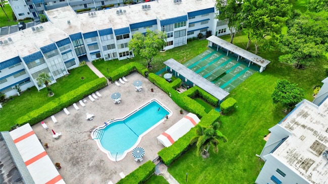 Building Photo - 7787 Golf Cir Dr