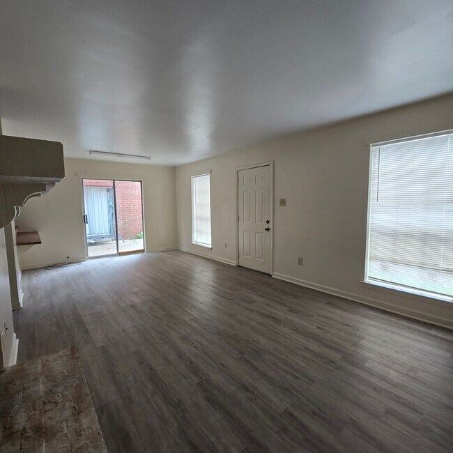 Building Photo - 8469 Governor Dr