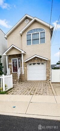 Building Photo - 346 Thomas St