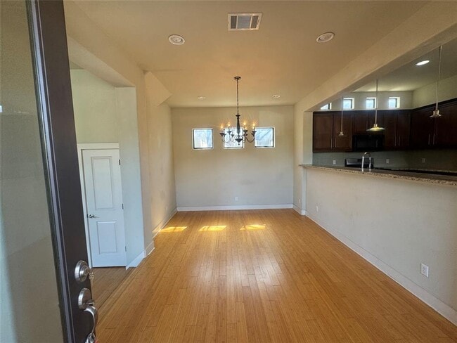 Building Photo - 1814 Maple Ave