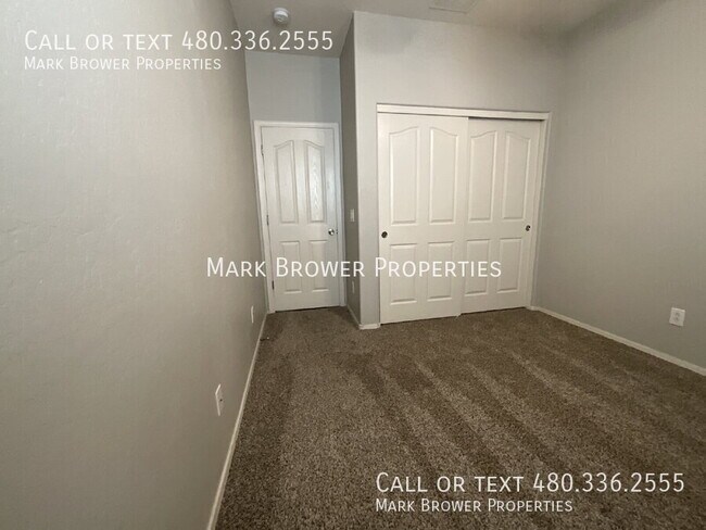 Building Photo - 4450 E Oxford Ln