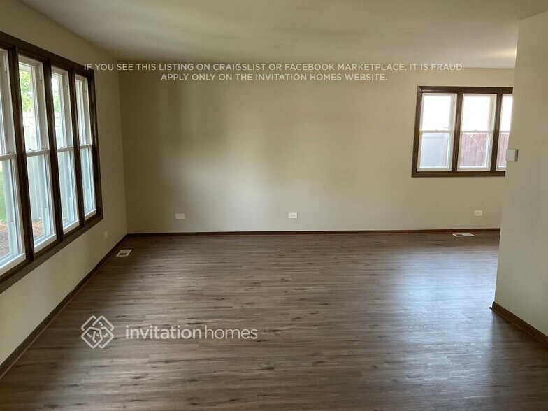 Building Photo - 16632 Parkview Ave