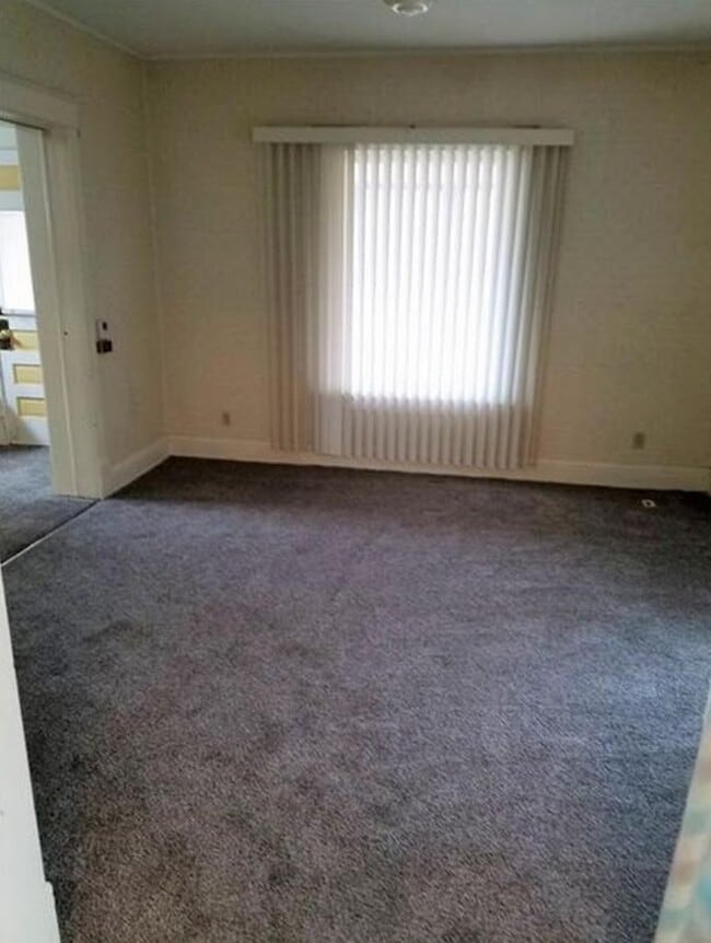 Building Photo - 432 Riehl St