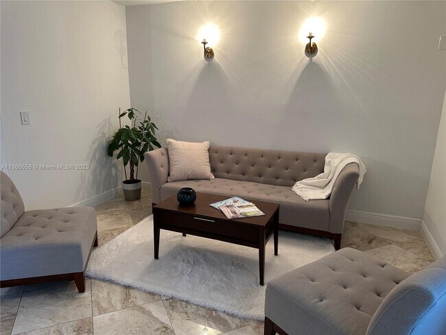 Building Photo - 2301 Collins Ave