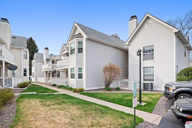 Building Photo - Cherry Creek Schools Condo | Balcony, Fireplace, Garage + Pool