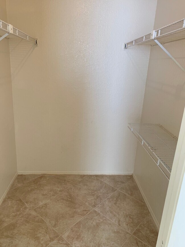 Building Photo - 2550 N Alafaya Trail