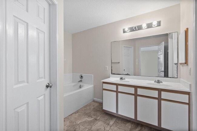 Building Photo - 16957 Wren Hill St