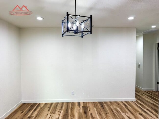 Building Photo - 5457 E Knoll Dr