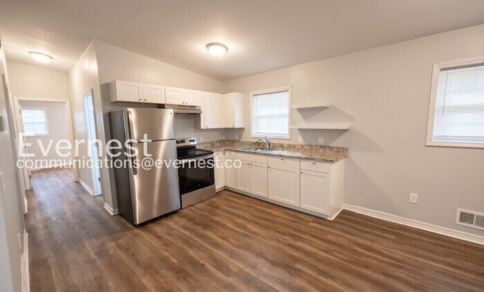 Building Photo - 3024 Pasadena Dr
