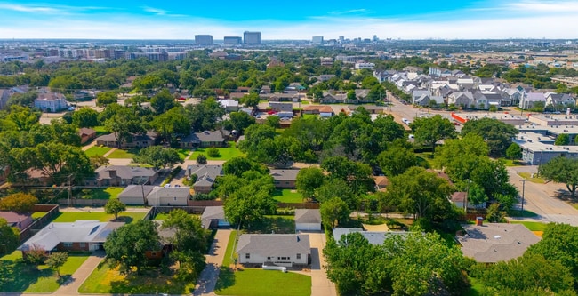 Building Photo - 3 Bedroom home in highly desireable area