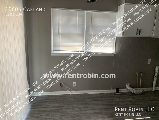 Building Photo - 10605 Oakland-