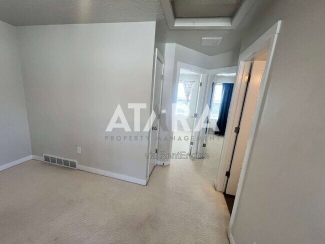 Building Photo - 1754 Oakwood Ln