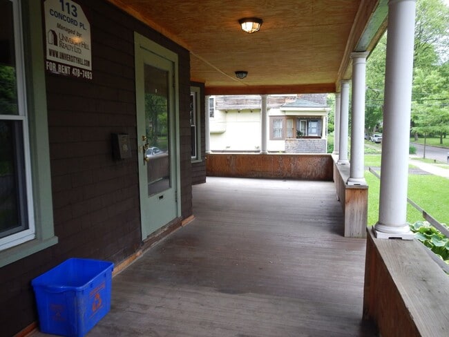 Building Photo - AVAILABLE 6/1/26 - Large House Available O...