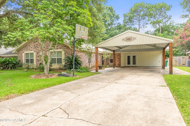 Building Photo - 140 Orangewood Dr