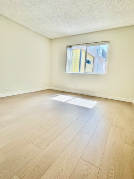 Building Photo - 5259 Cartwright Ave