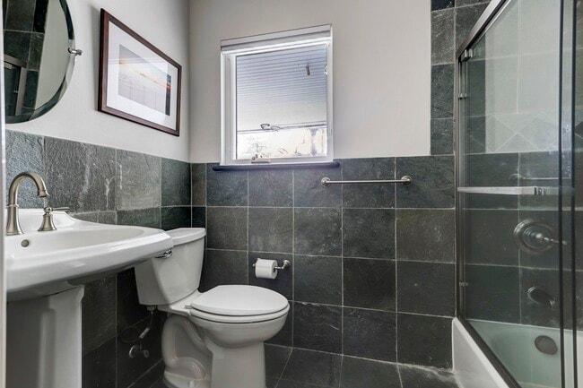 Building Photo - 12318 Woodthorpe Ln