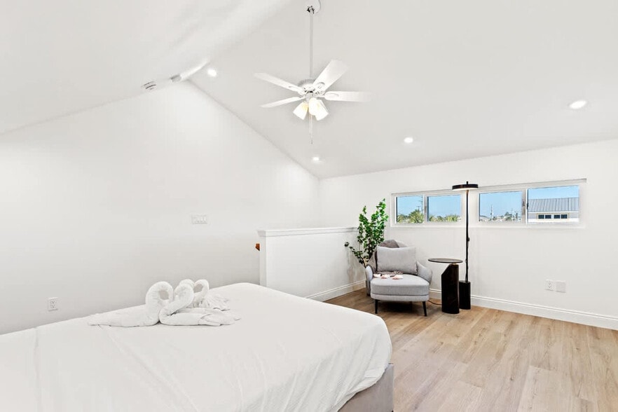 Building Photo - 8115 Thomas Dr